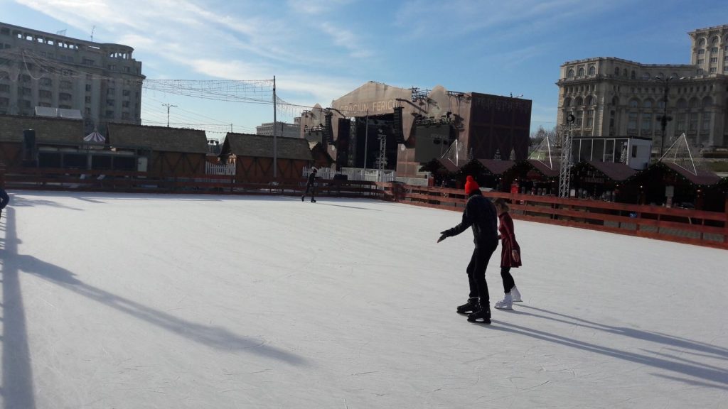 Bucuresti Piata Constitutiei — Perfectice.ro Patinoare mobile de